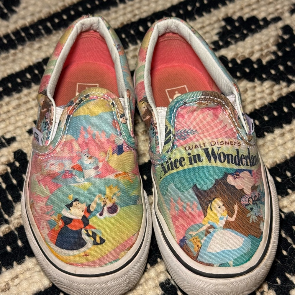 Limited Edition - Disney Alice in Wonderland Kids Vans